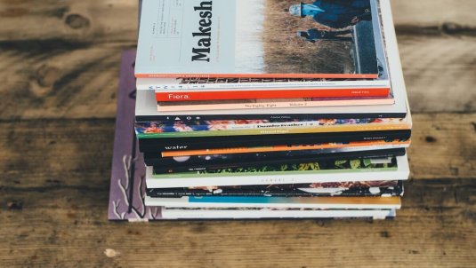 シニア向けに人気な雑誌とは？雑誌広告でシニアにアプローチするために