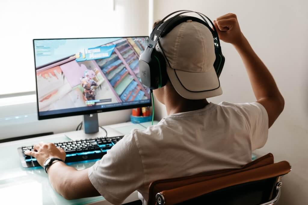 eスポーツをする人